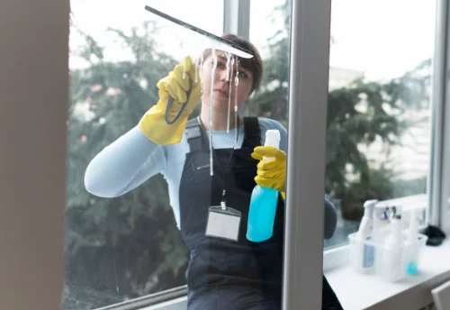 Nettoyage de vitres intérieures et extérieures à Commenailles